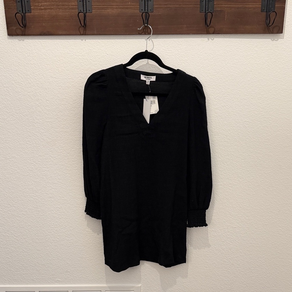 BB Dakota Black Long Sleeve V-Neck Tunic Dress